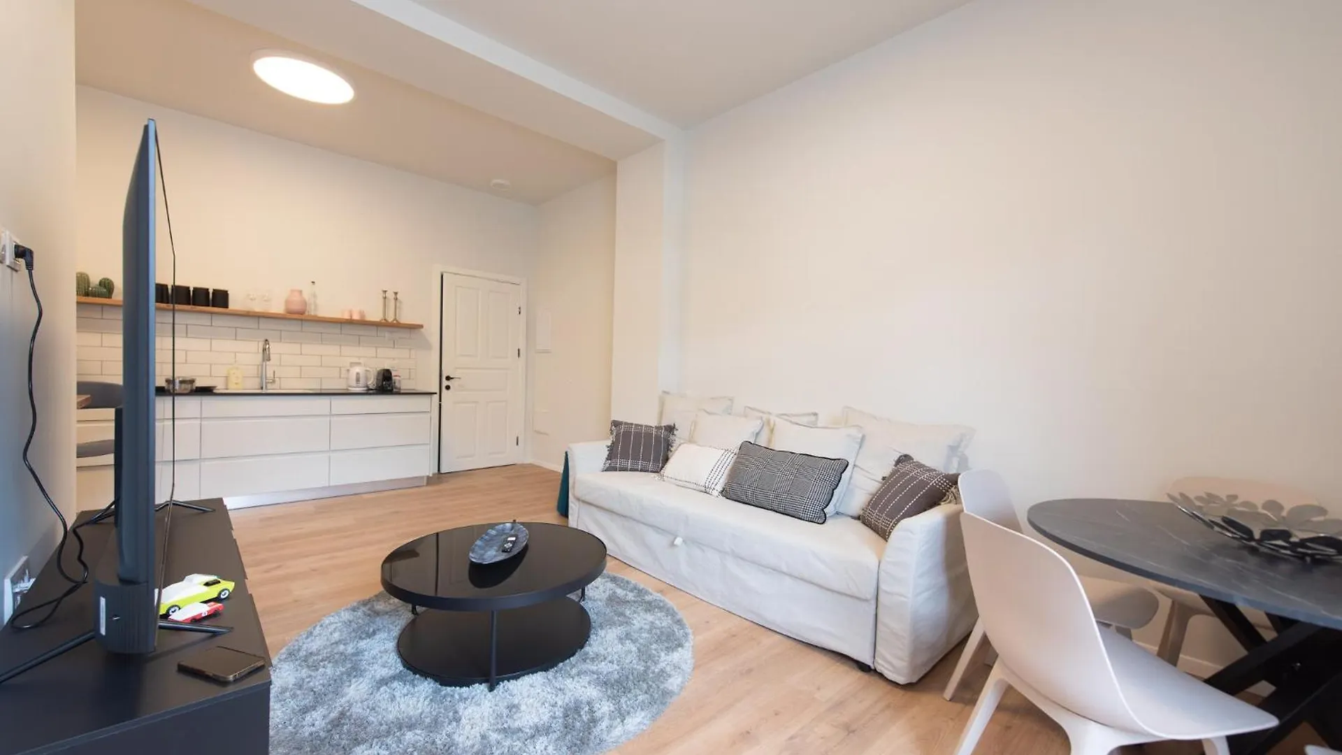 Port City Haifa - Authentic German Colony Apartments 0*,  Izrael